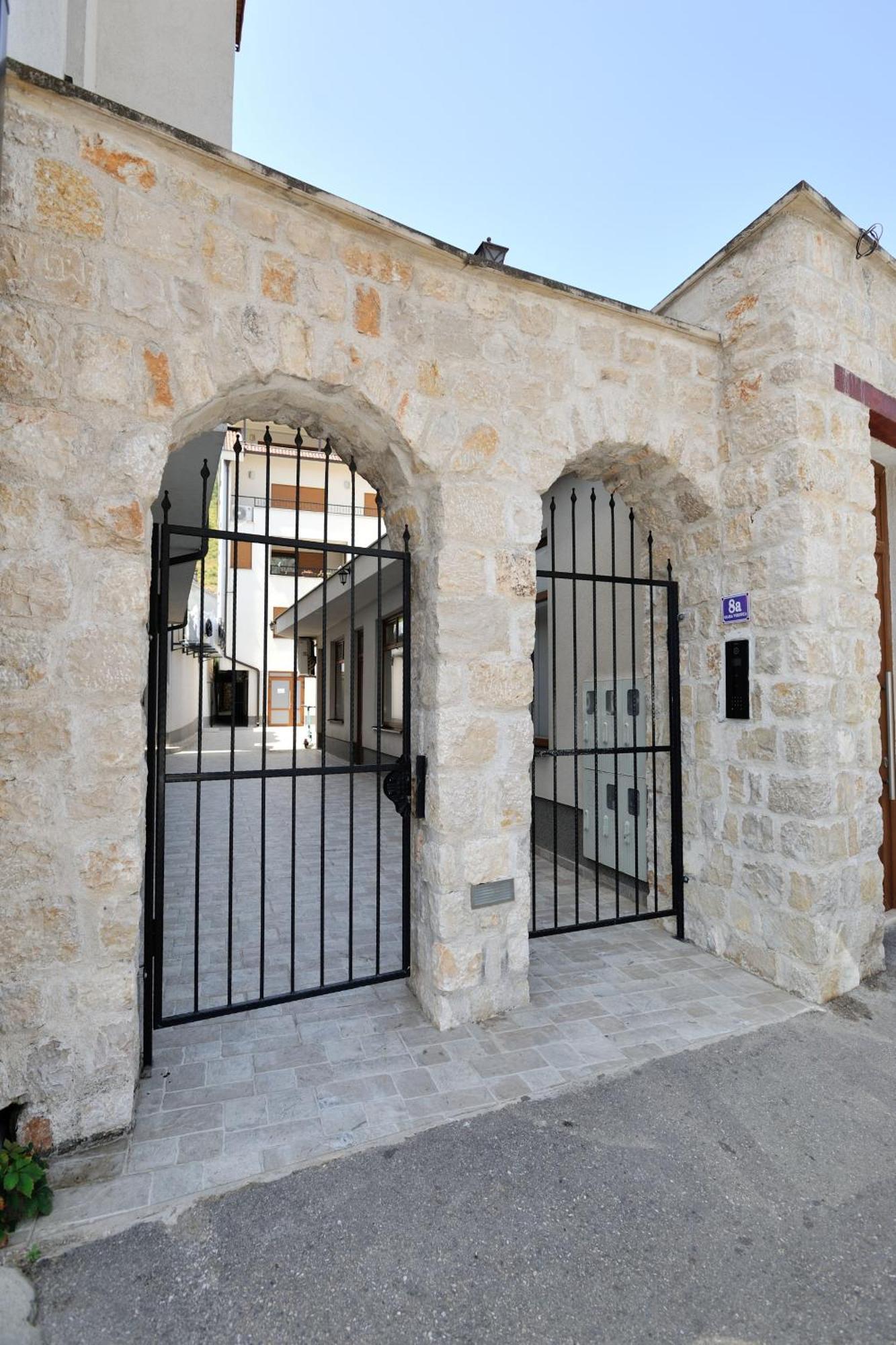 Captain'S Luxury Apartments Mostar Exteriör bild